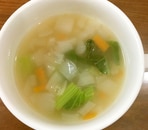玉ねぎ、人参、ナス、小松菜のコンソメスープ
